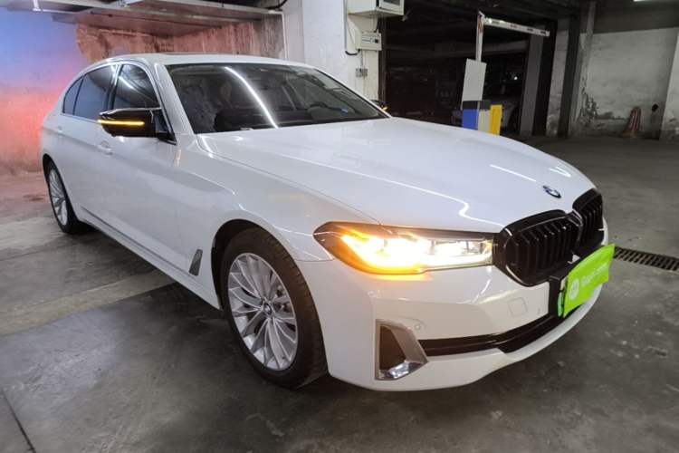 Used BMW 5 Series New Energy 2022 535Le Luxury Package Front Right 45 Deg