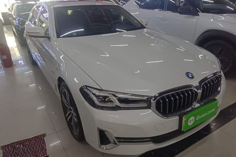 Used BMW 5 Series New Energy 2022 Restyled 535Le M Sport Package Front Right 45 Deg