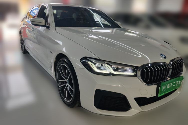 Used BMW 5 Series New Energy 2022 Restyled 535Le M Sport Package Front Right 45 Deg