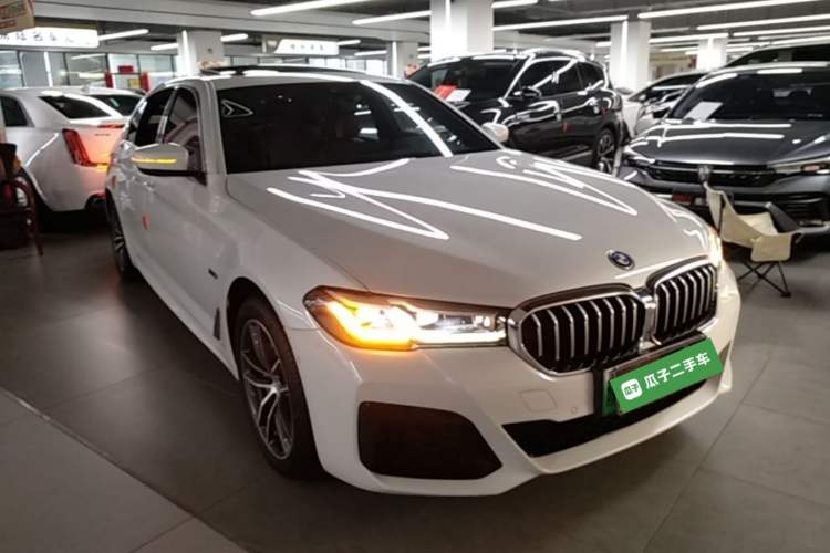 Used BMW 5 Series New Energy 2022 Restyled 535Le M Sport Package Front Right 45 Deg
