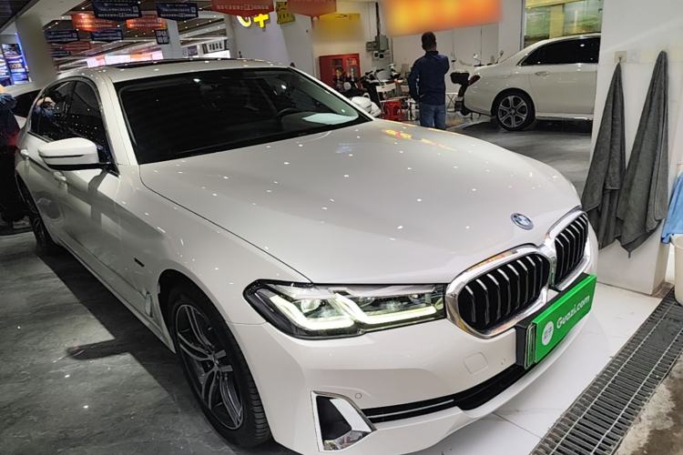 Used BMW 5 Series New Energy 2022 Updated Version 535Le Luxury Package Front Right 45 Deg