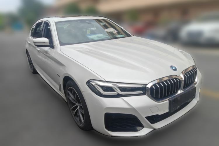 Used BMW 5 Series New Energy 2022 Restyled 535Le M Sport Package Front Right 45 Deg