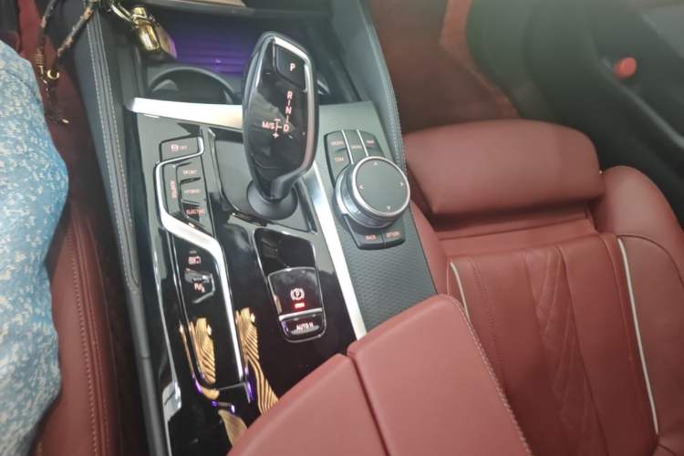 Used BMW 5 Series New Energy 2022 535Le Pioneer Edition M Sport Package Gear Lever