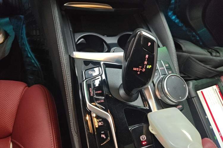 Used BMW 5 Series New Energy 2022 Restyled 535Le Pioneer Edition M Sport Package Gear Lever