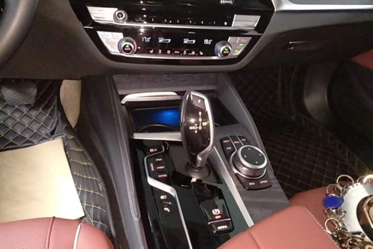 Used BMW 5 Series New Energy 2022 Restyled 535Le M Sport Package Gear Lever