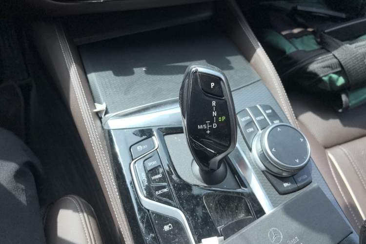 Used BMW 5 Series New Energy 2022 Restyled 535Le Pioneer Edition M Sport Package Gear Lever