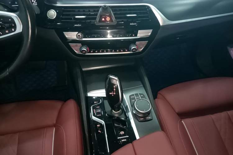 Used BMW 5 Series New Energy 2022 Second Facelift 535Le Pioneer Edition M Sport Package Gear Lever