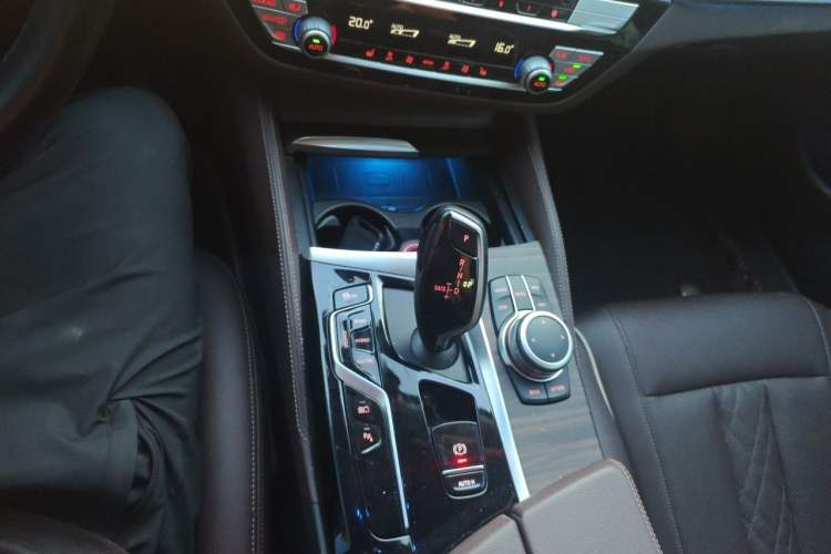 Used BMW 5 Series New Energy 2022 Updated Version 535Le Luxury Package Gear Lever