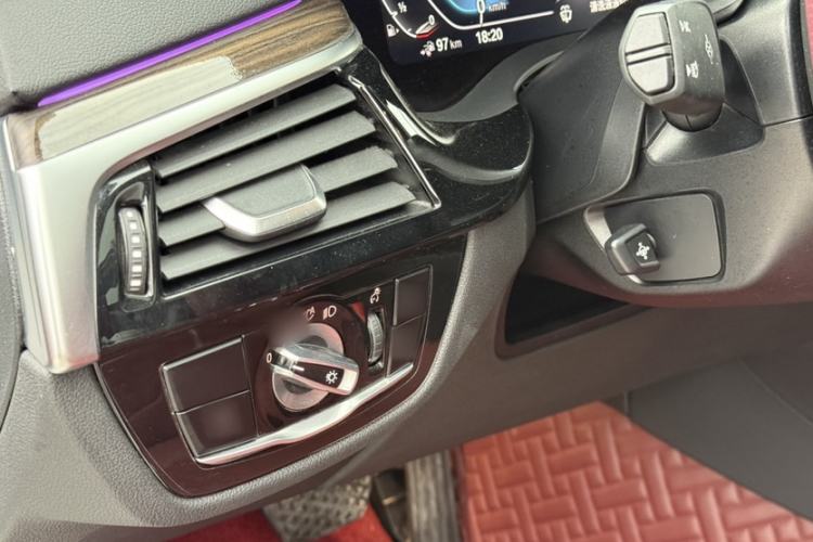 Used BMW 5 Series New Energy 2022 Restyled 535Le M Sport Package Interior 2
