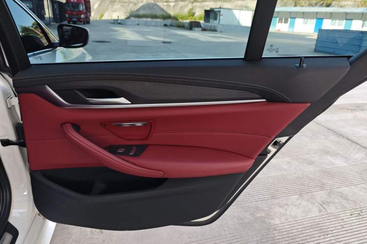 Used BMW 5 Series New Energy 2022 Restyled 535Le M Sport Package Interior 6