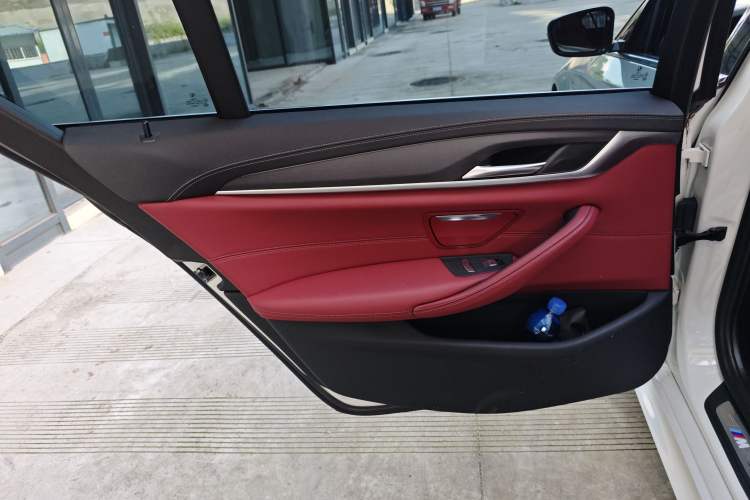 Used BMW 5 Series New Energy 2022 Restyled 535Le M Sport Package Interior 8