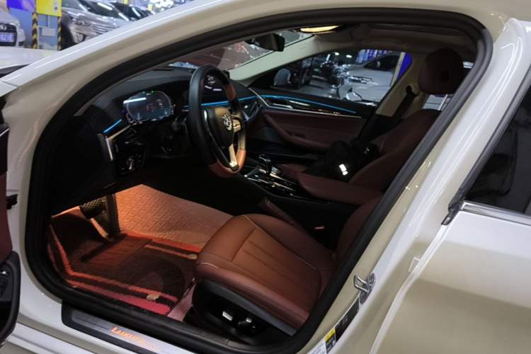 Used BMW 5 Series New Energy 2022 535Le Luxury Package Left Front Seat