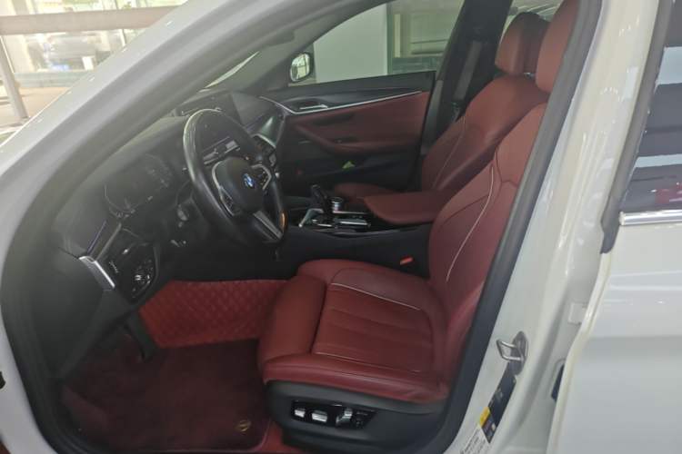 Used BMW 5 Series New Energy 2022 535Le Pioneer Edition M Sport Package Left Front Seat
