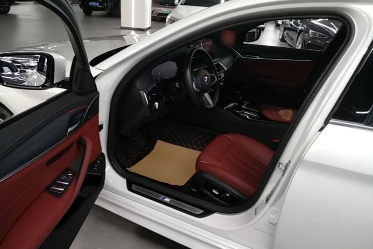 Used BMW 5 Series New Energy 2022 Restyled 535Le M Sport Package Left Front Seat
