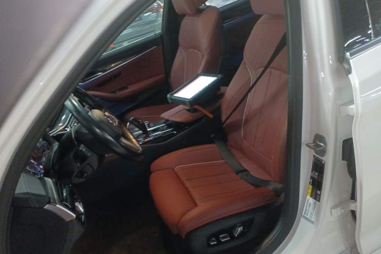 Used BMW 5 Series New Energy 2022 Second Facelift 535Le Pioneer Edition M Sport Package Left Front Seat