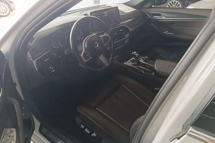 Used BMW 5 Series New Energy 2022 Second Facelift 535Le Pioneer Edition M Sport Package Left Front Seat
