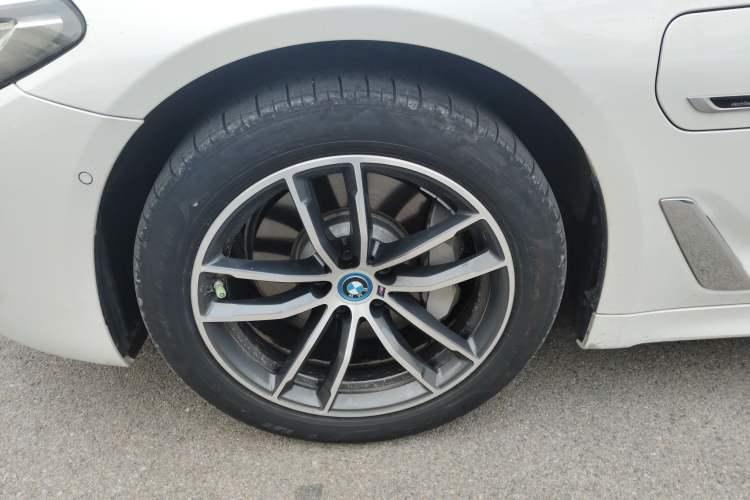 Used BMW 5 Series New Energy 2022 Second Facelift 535Le M Sport Package Left Front Wheel Hub
