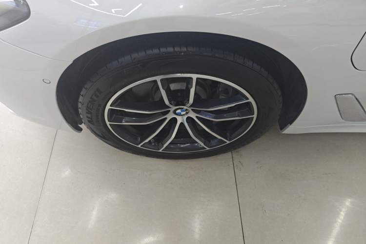 Used BMW 5 Series New Energy 2022 535Le M Sport Package Left Front Wheel Hub