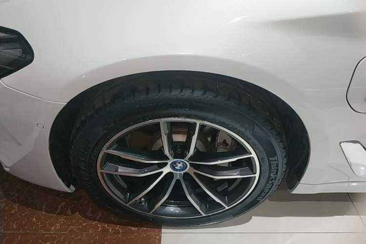 Used BMW 5 Series New Energy 2022 Restyled 535Le M Sport Package Left Front Wheel Hub
