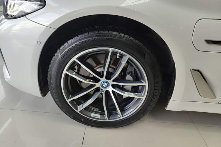 Used BMW 5 Series New Energy 2022 Restyled 535Le M Sport Package Left Front Wheel Hub