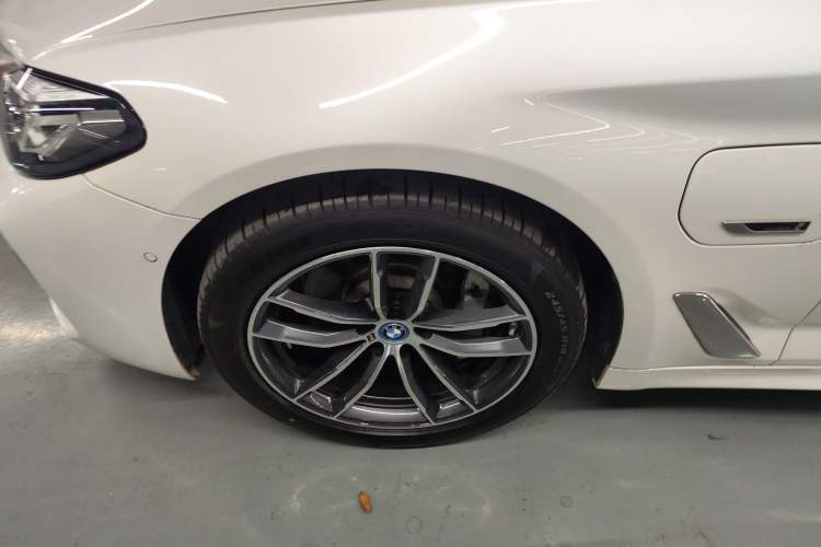 Used BMW 5 Series New Energy 2022 Second Facelift 535Le Pioneer Edition M Sport Package Left Front Wheel Hub
