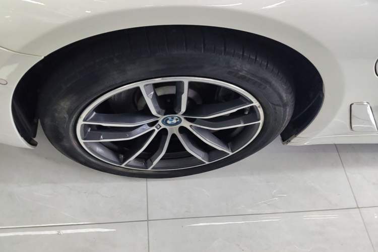 Used BMW 5 Series New Energy 2022 Restyled 535Le M Sport Package Left Front Wheel Hub