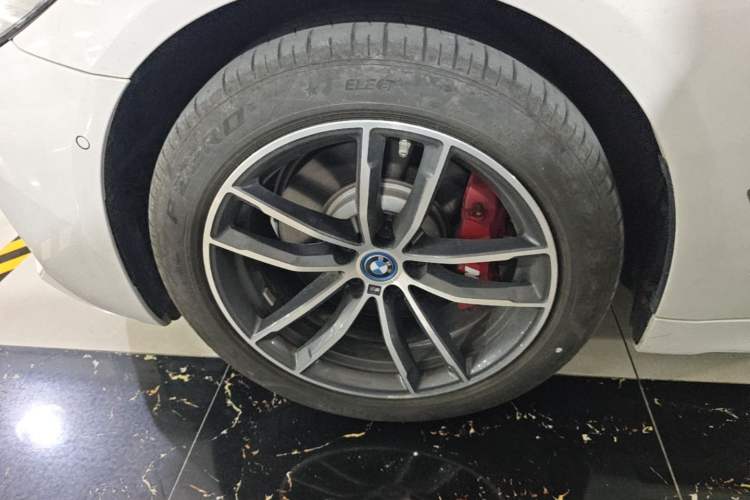 Used BMW 5 Series New Energy 2022 535Le M Sport Package Left Front Wheel Hub