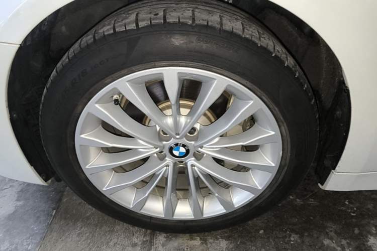 Used BMW 5 Series New Energy 2022 535Le Luxury Package Left Front Wheel Hub