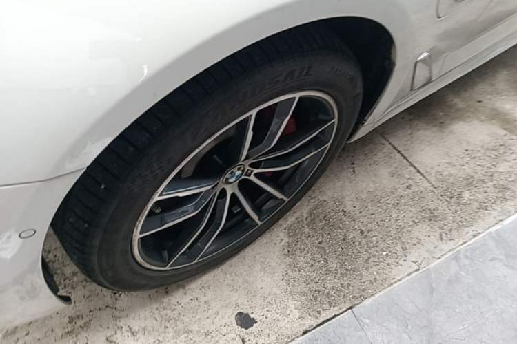 Used BMW 5 Series New Energy 2022 Second Facelift 535Le Pioneer Edition M Sport Package Left Front Wheel Hub