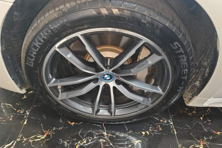 Used BMW 5 Series New Energy 2022 Restyled 535Le Pioneer Edition M Sport Package Left Front Wheel Hub