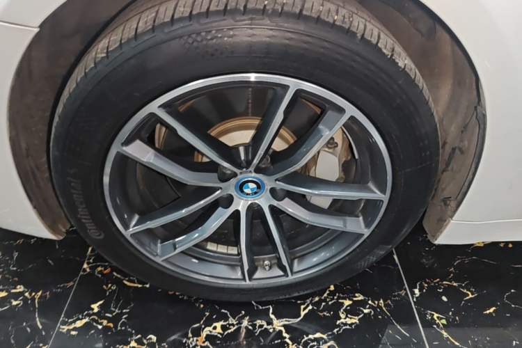 Used BMW 5 Series New Energy 2022 Restyled 535Le M Sport Package Left Front Wheel Hub