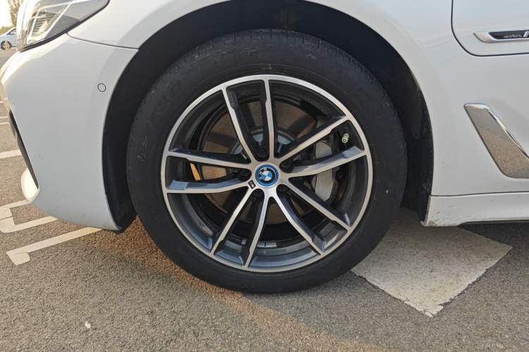 Used BMW 5 Series New Energy 2022 Second Facelift 535Le M Sport Package Left Front Wheel Hub