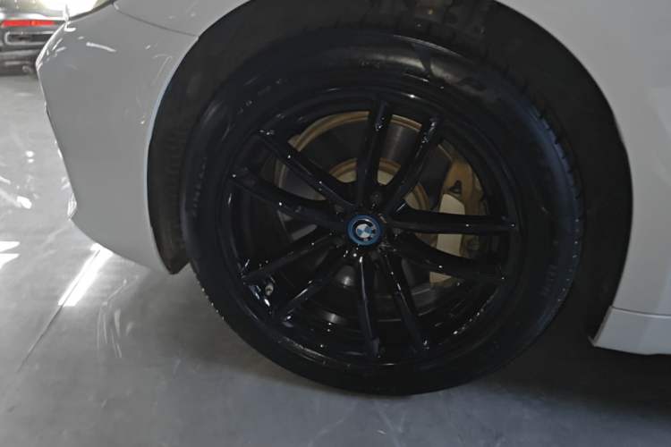 Used BMW 5 Series New Energy 2022 Second Facelift 535Le Pioneer Edition M Sport Package Left Front Wheel Hub