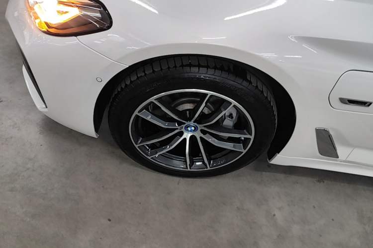 Used BMW 5 Series New Energy 2022 Second Facelift 535Le M Sport Package Left Front Wheel Hub
