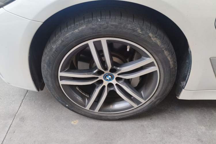 Used BMW 5 Series New Energy 2022 Second Facelift 535Le Luxury Package Left Front Wheel Hub