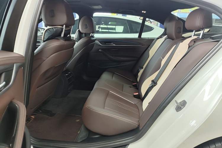 Used BMW 5 Series New Energy 2022 Restyled 535Le M Sport Package Left Rear Seat