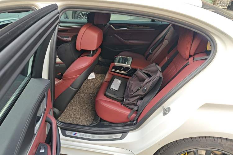 Used BMW 5 Series New Energy 2022 535Le Pioneer Edition M Sport Package Left Rear Seat