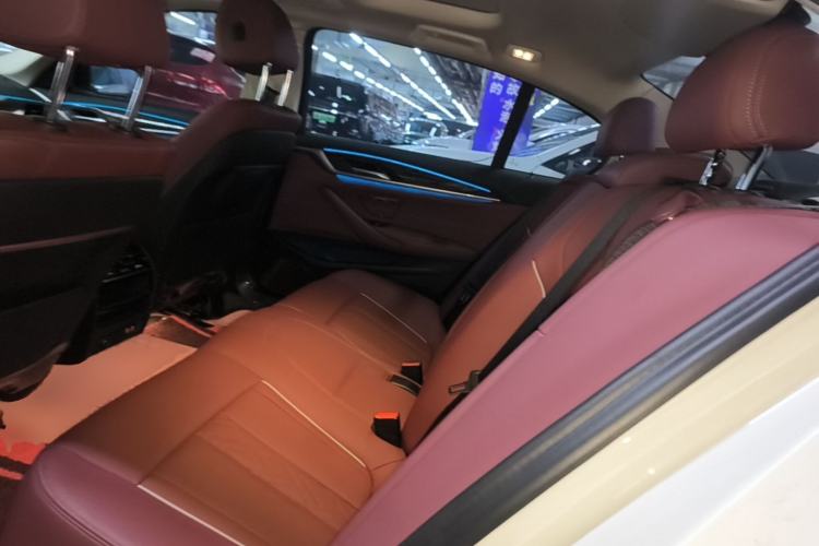 Used BMW 5 Series New Energy 2022 535Le Luxury Package Left Rear Seat