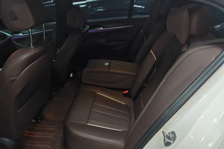 Used BMW 5 Series New Energy 2022 Restyled 535Le M Sport Package Left Rear Seat