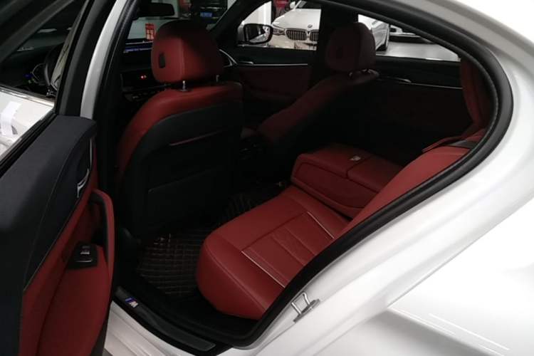 Used BMW 5 Series New Energy 2022 Restyled 535Le M Sport Package Left Rear Seat