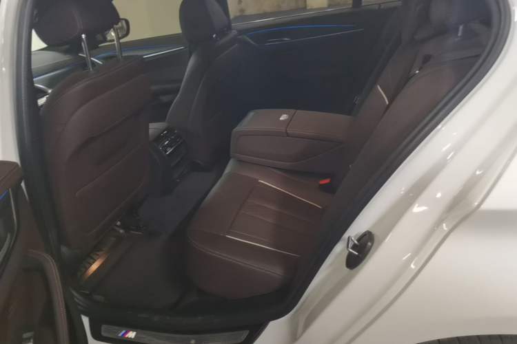 Used BMW 5 Series New Energy 2022 Restyled 535Le M Sport Package Left Rear Seat