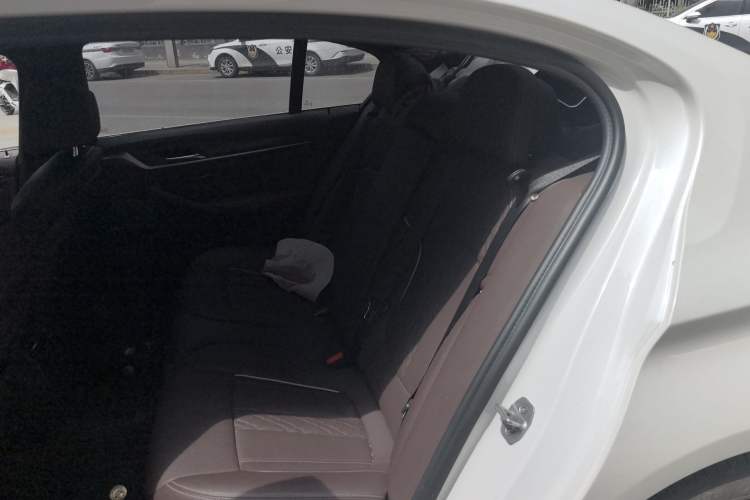 Used BMW 5 Series New Energy 2022 Restyled 535Le Pioneer Edition M Sport Package Left Rear Seat