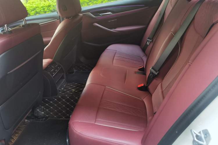 Used BMW 5 Series New Energy 2022 Second Facelift 535Le M Sport Package Left Rear Seat