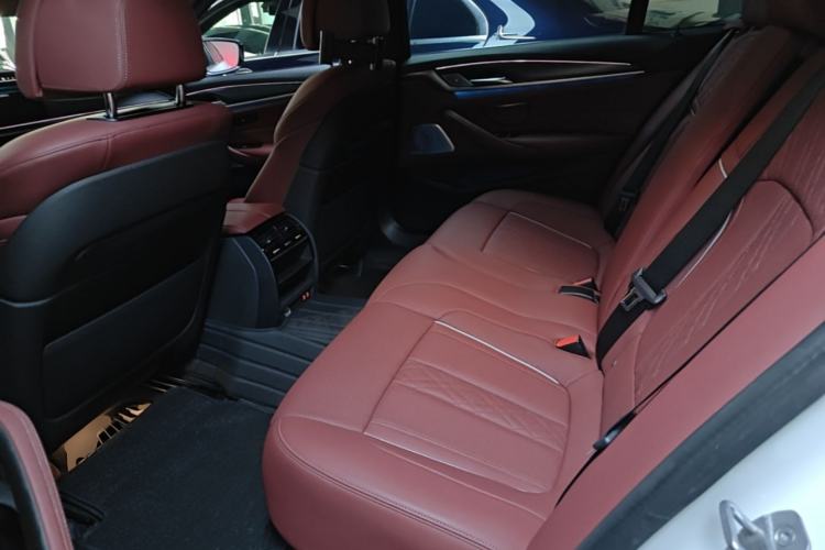Used BMW 5 Series New Energy 2022 Second Facelift 535Le Pioneer Edition M Sport Package Left Rear Seat