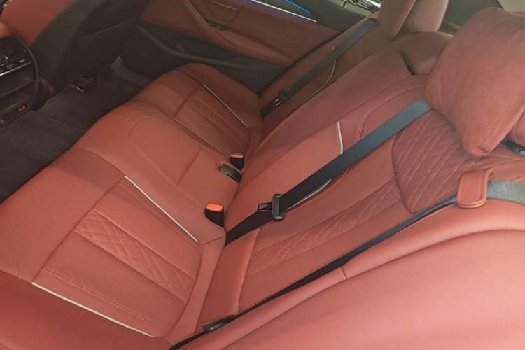 Used BMW 5 Series New Energy 2022 Second Facelift 535Le M Sport Package Left Rear Seat