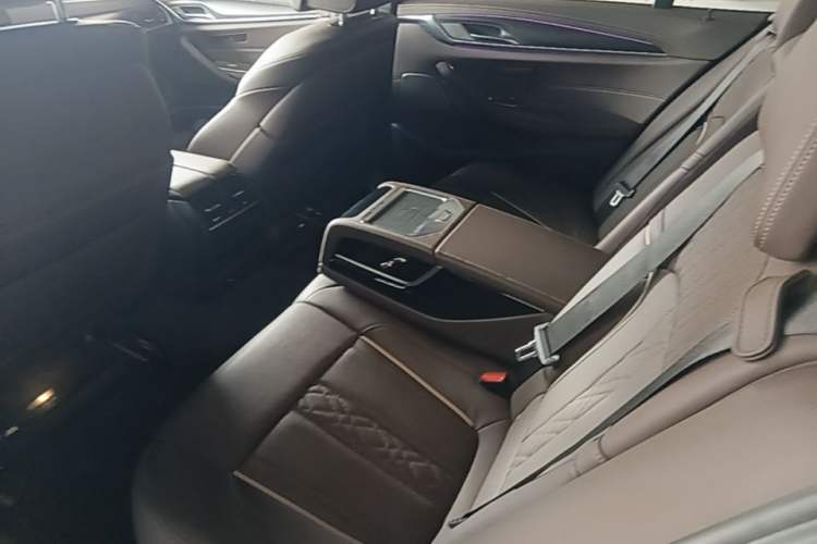 Used BMW 5 Series New Energy 2022 Second Facelift 535Le Pioneer Edition M Sport Package Left Rear Seat