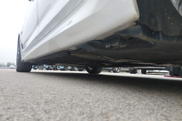 Used BMW 5 Series New Energy 2022 Second Facelift 535Le M Sport Package Left Side Sill