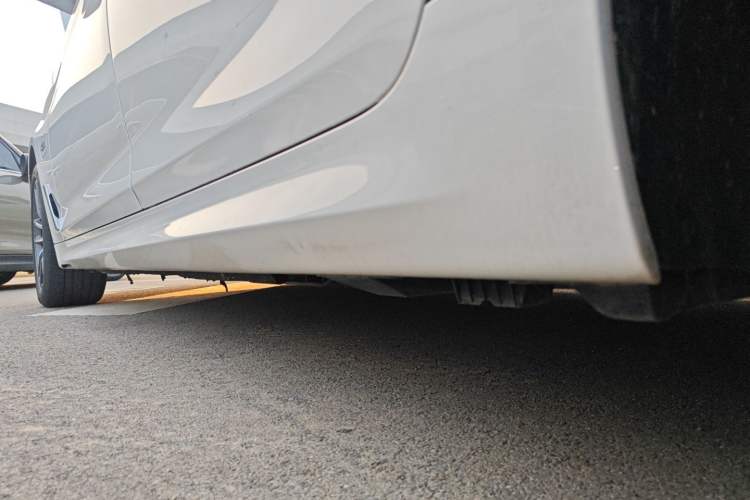 Used BMW 5 Series New Energy 2022 Second Facelift 535Le M Sport Package Left Side Sill