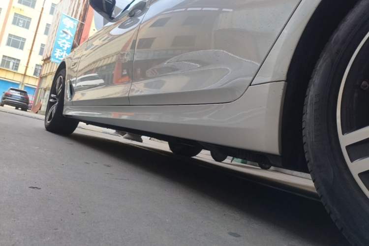Used BMW 5 Series New Energy 2022 Second Facelift 535Le Luxury Package Left Side Sill