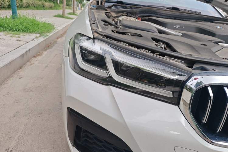 Used BMW 5 Series New Energy 2022 Restyled 535Le Pioneer Edition M Sport Package Right Front Headlight